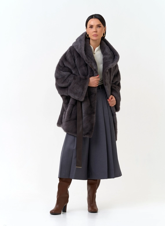 Женская шуба из меха норки с капюшоном фото