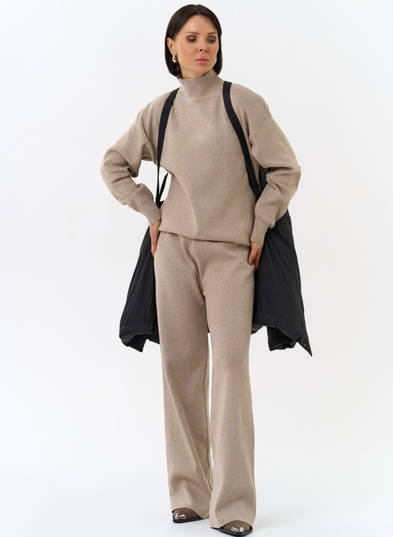 Женский пуховик с поясом