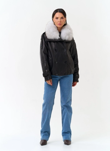 Женский кожаный пуховик с воротником из песца фото