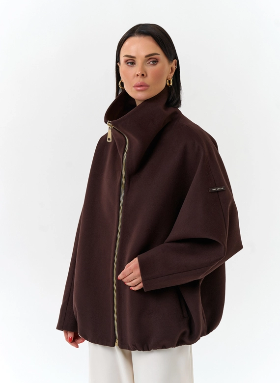 Женское укороченное пальто с высоким воротником