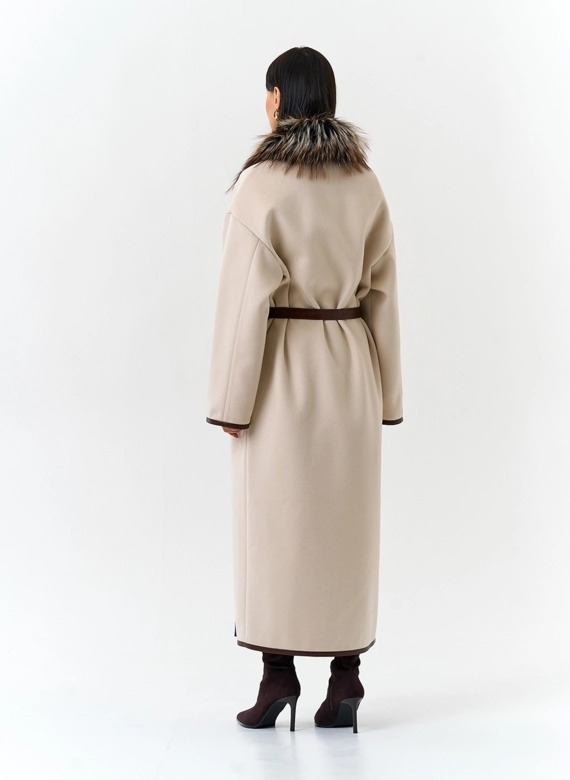 Женское длинное пальто с отделкой из меха лисы