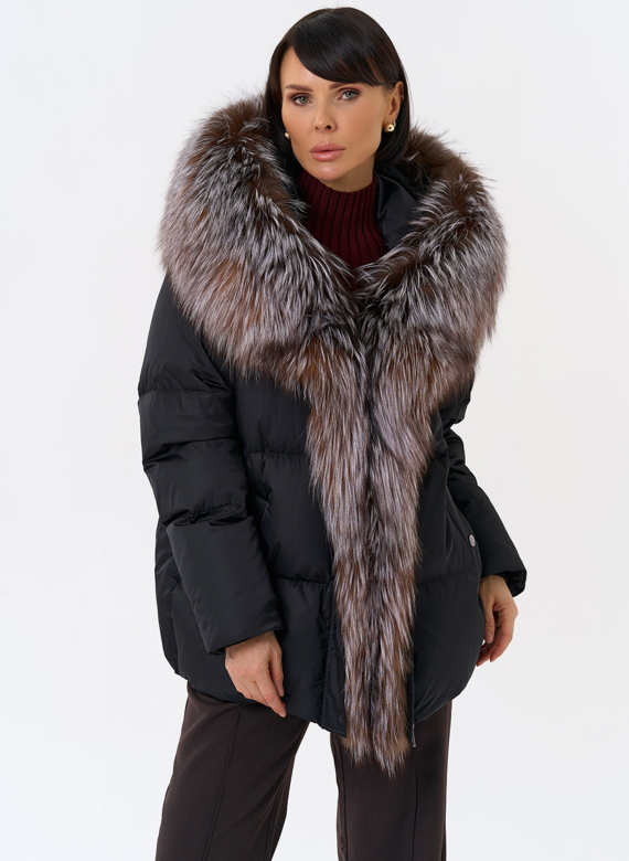 Женский пуховик с отделкой из меха блюфрост