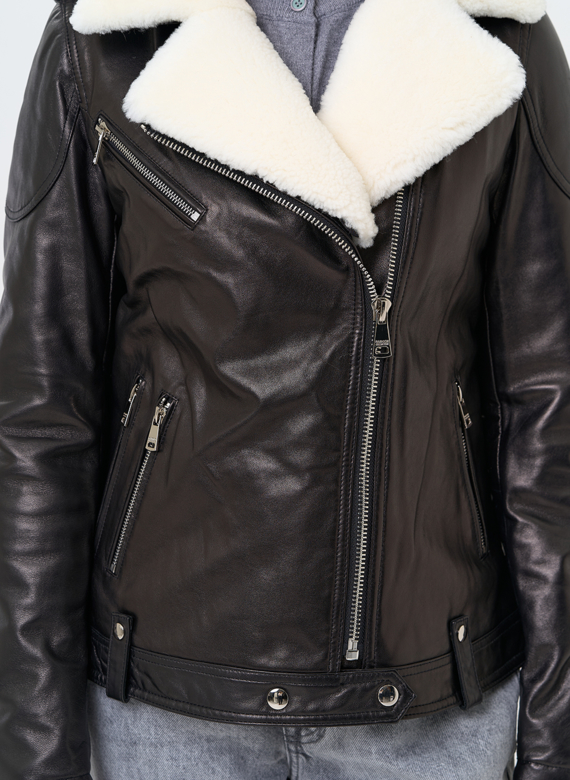 Утепленная кожаная куртка с мехом