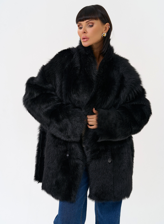 Двухсторонняя дубленка черного цвета с декоративным поясом