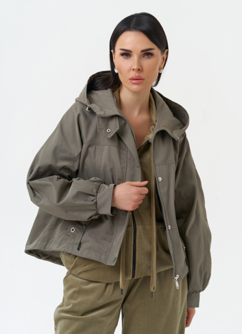 Короткая женская ветровка с капюшоном