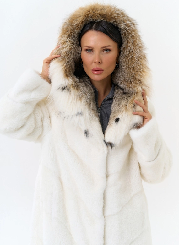 Белая шуба из норки с рысью